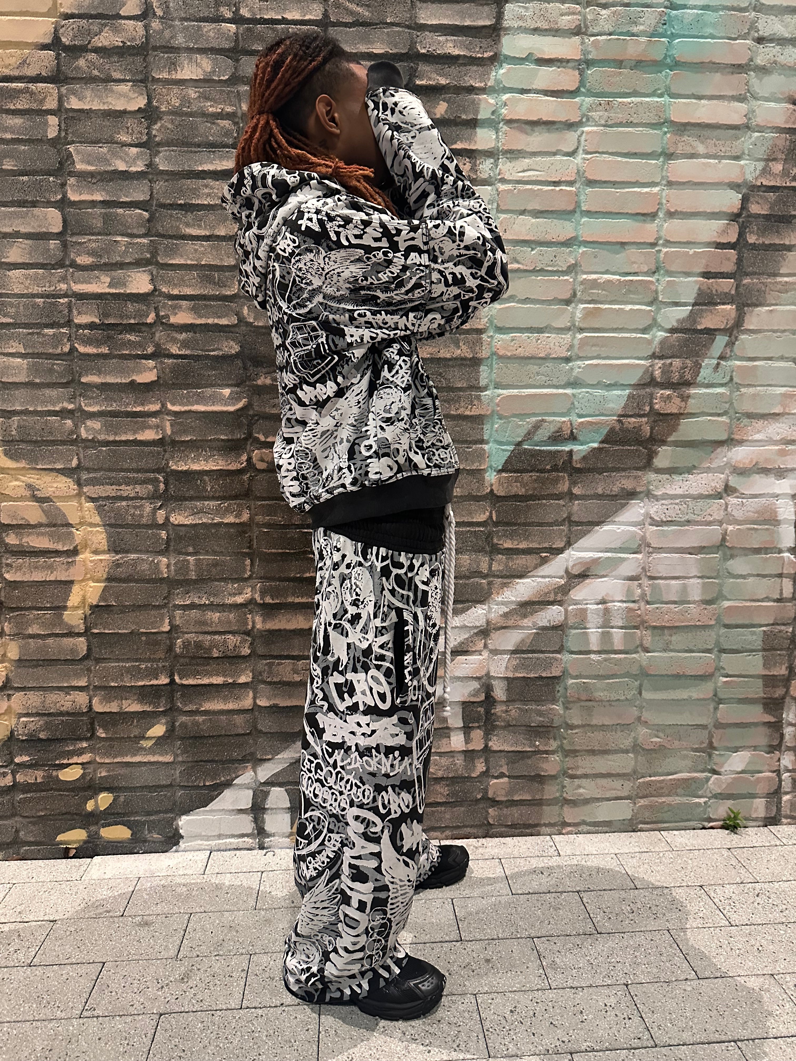 ĆBØ BLK GRAFFITI SWEATPANTS