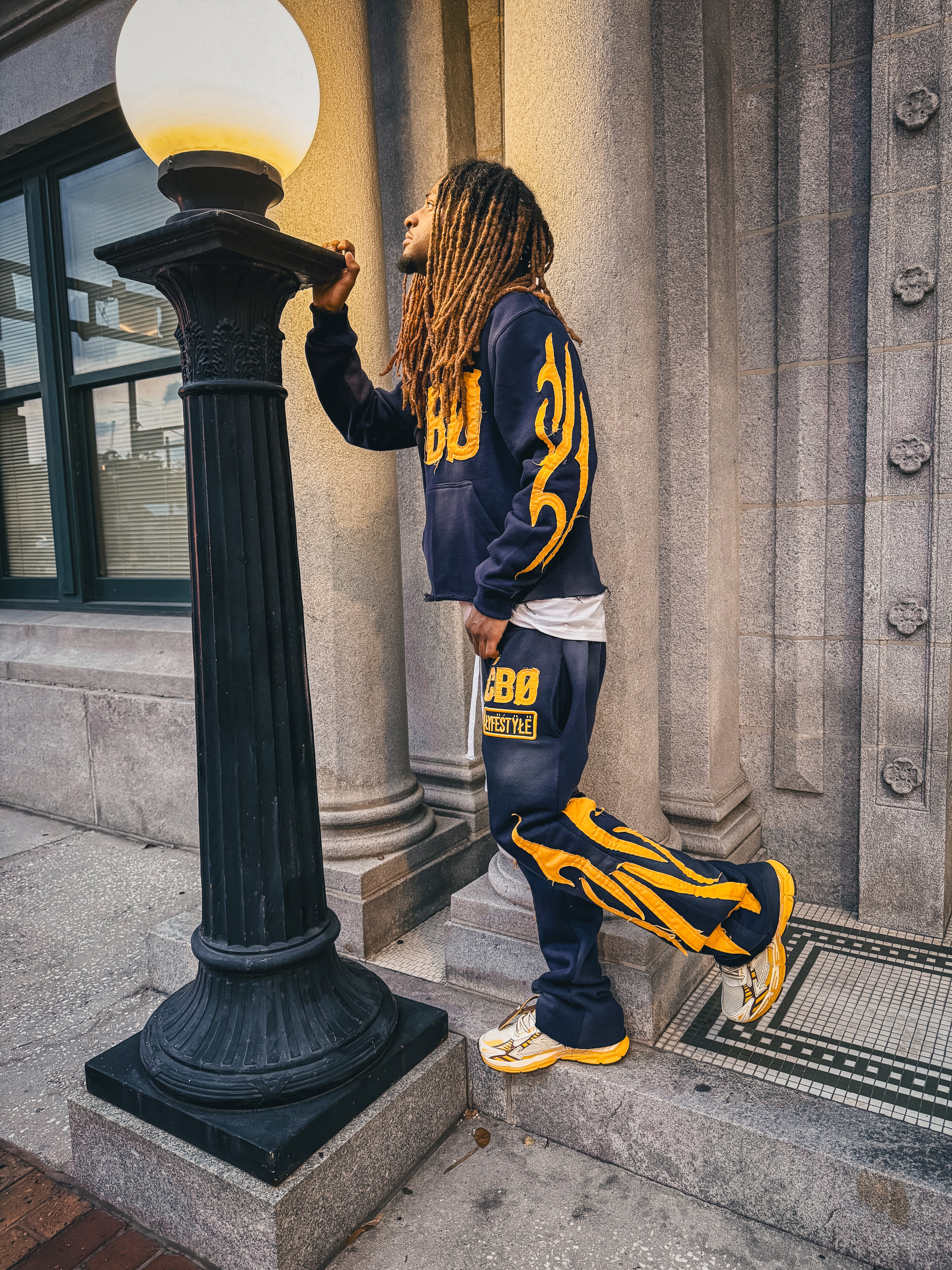 ĆBØ ŁŸFËSTŸŁË NAVY SWEATPANTS
