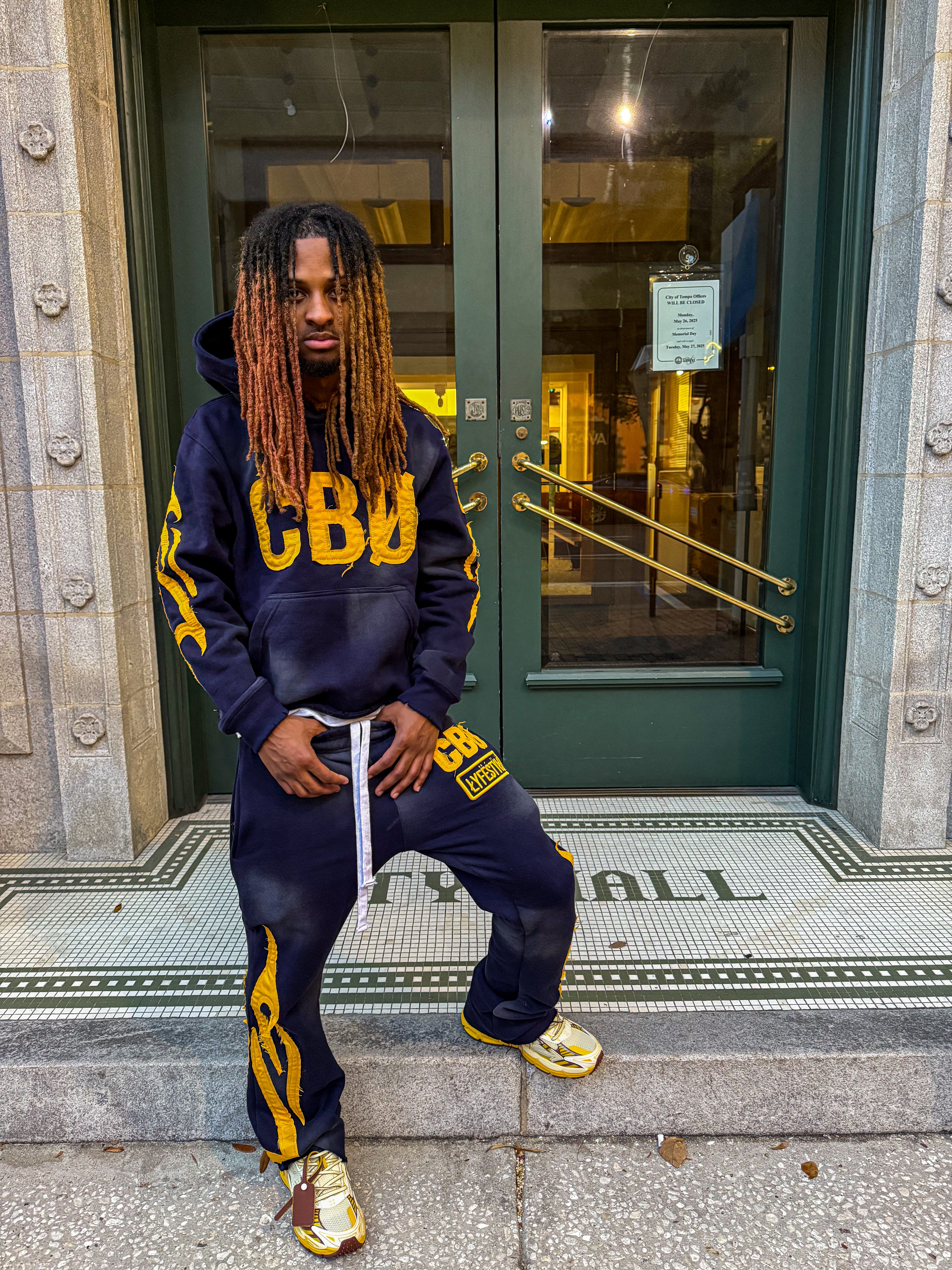 ĆBØ ŁŸFËSTŸŁË NAVY SWEATPANTS