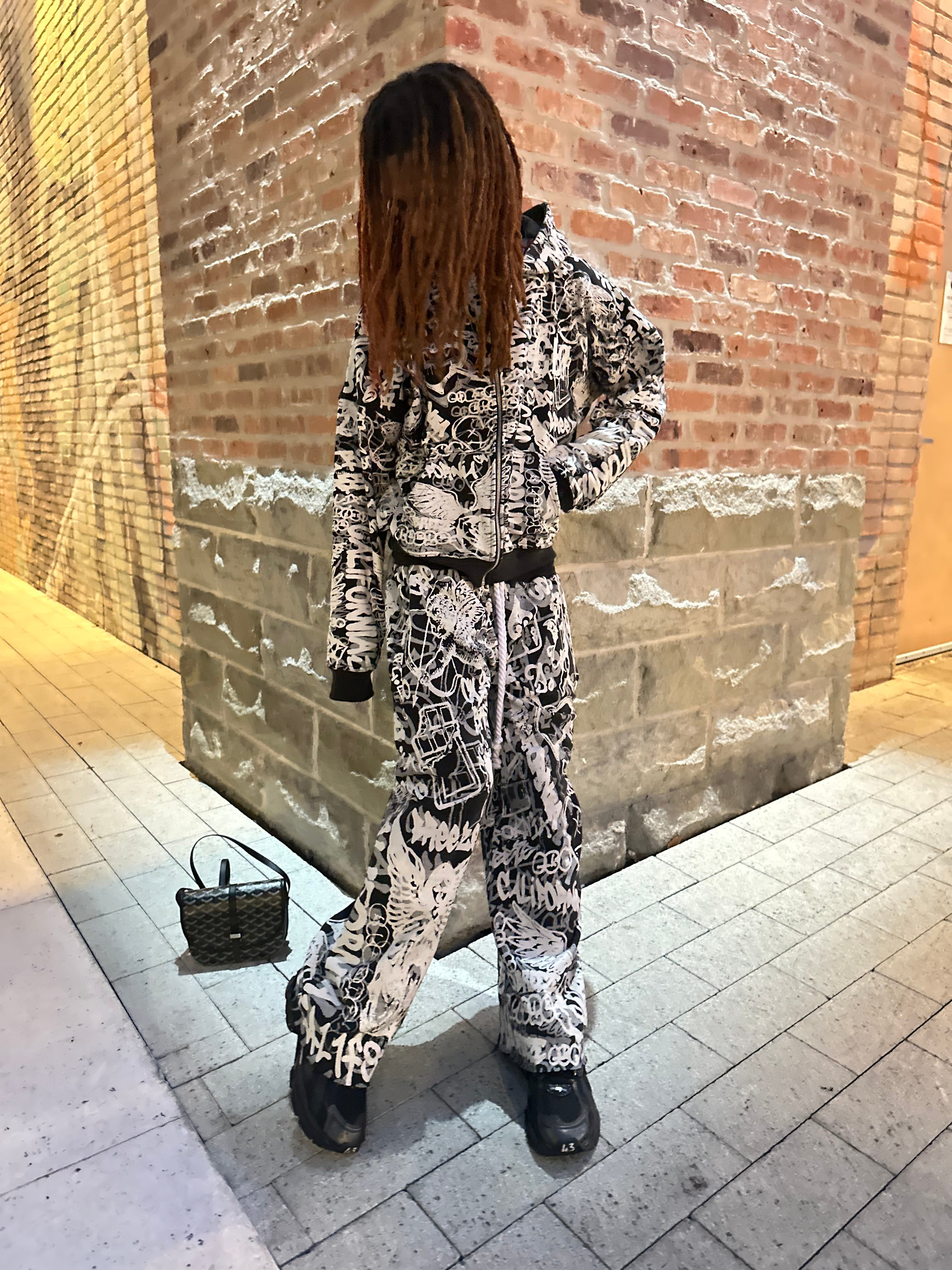 ĆBØ BLK GRAFFITI SWEATPANTS